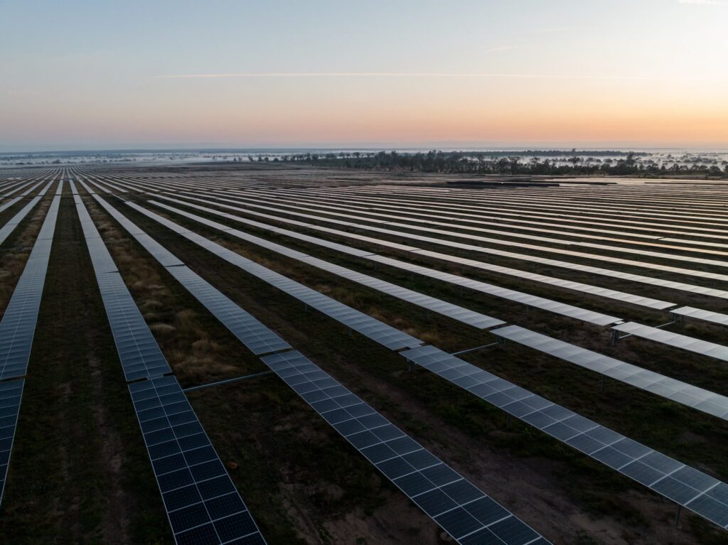 Plibersek approves 800 MW solar farm and big battery in Queensland - pv ...