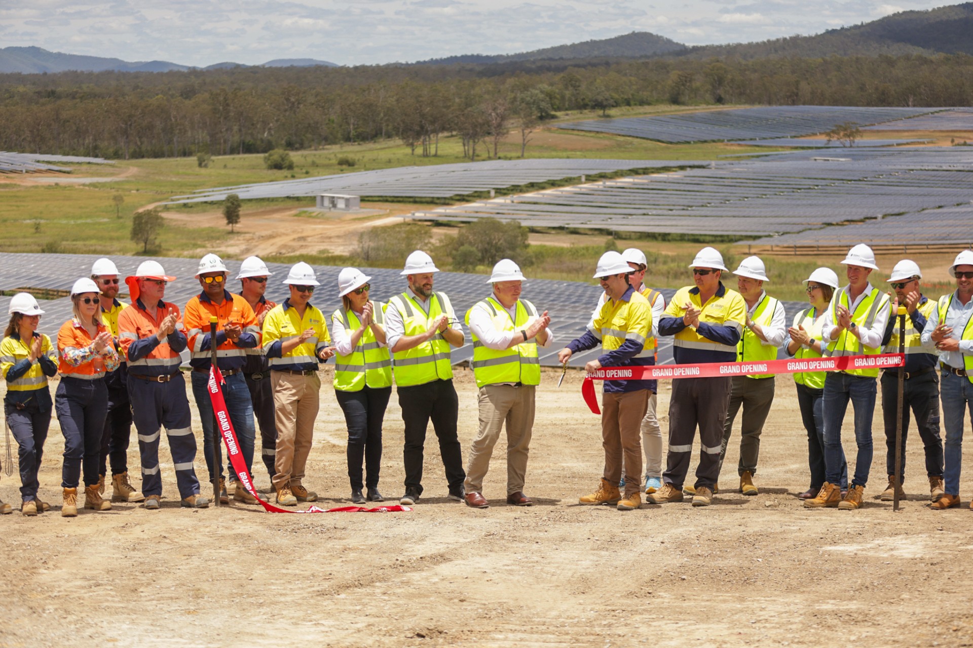 Metlen flicks switch on 120 MW Queensland solar farm - pv magazine ...
