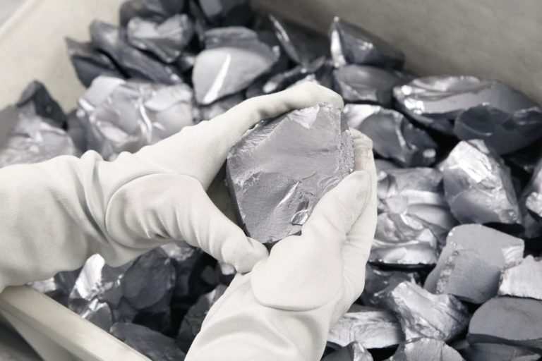 Polysilicon maker predicts five year shortage of solar raw material ...