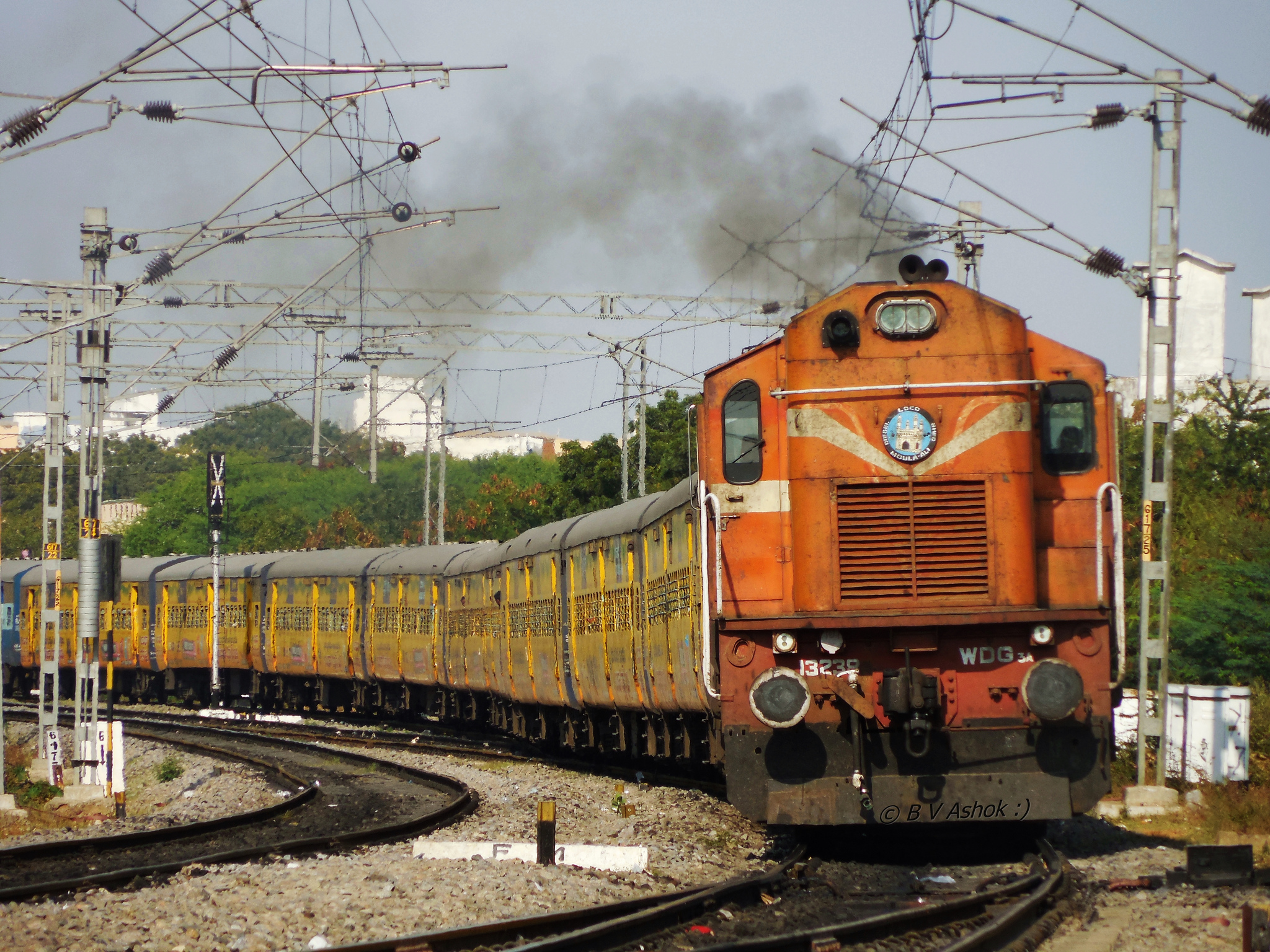 Indian tenders hydrogen fuel cell technology for trains pv magazine