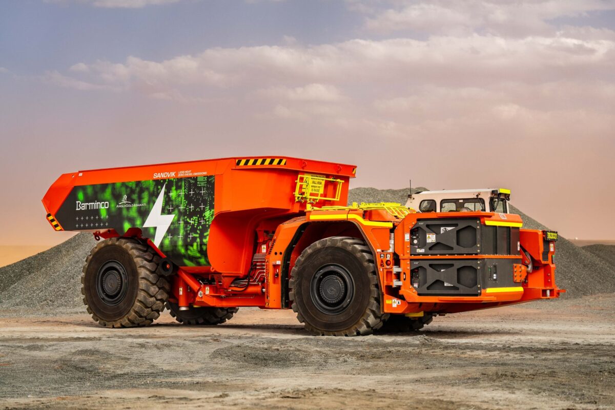 Fortescue plugs in electric excavator as lineup of zero emission mining
